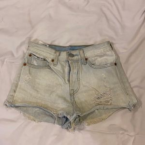 Light wash high waisted Levi jean shorts